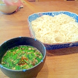 暑い夏にさっぱりしっかり　ひき肉ニラ素麺